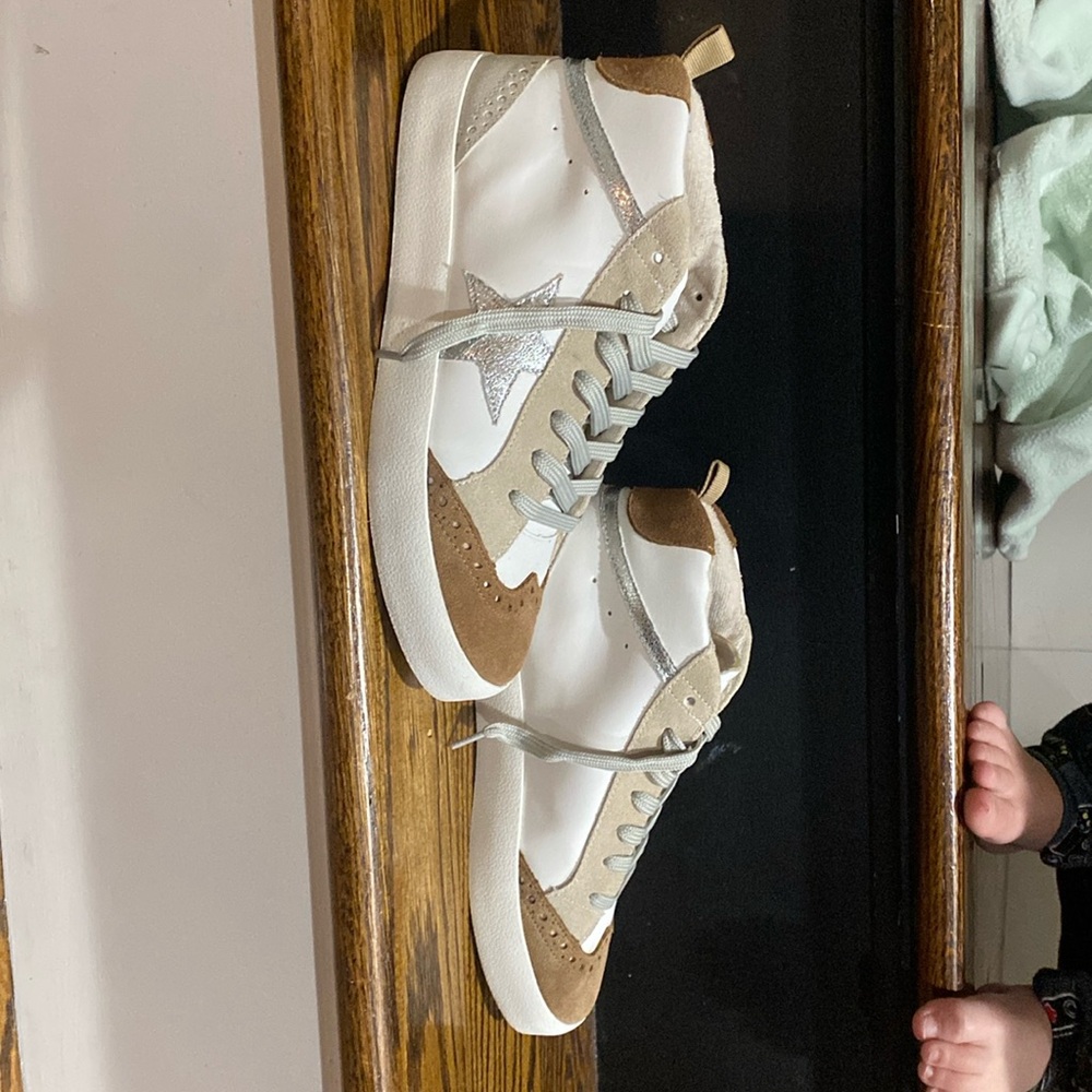 Small shop sneaker’s women’s 8